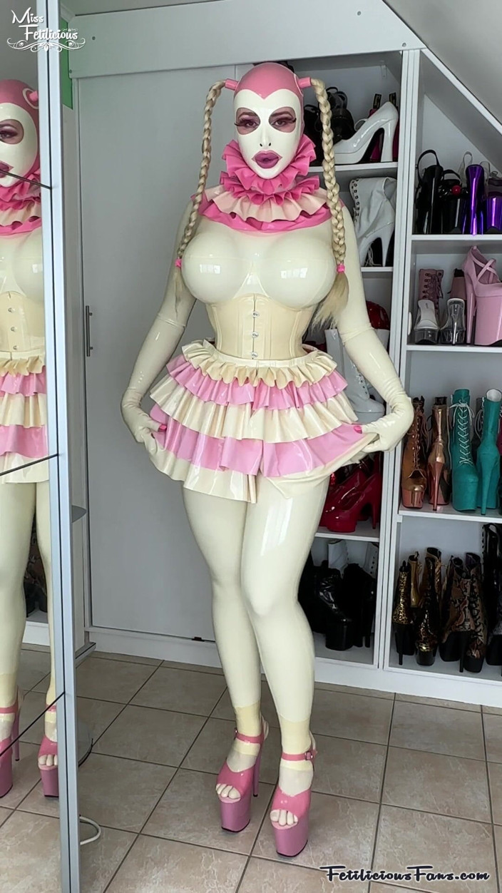 Miss_Fetilicious: Miss fetilicious in latex-barbie-puppen-outfit