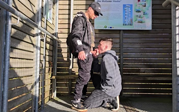 boyzxy212: Gözlem kulesinde açık havada eşcinsel sakso