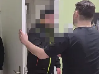 Straight Married Installer-worker Convinced to Get a Blowjob