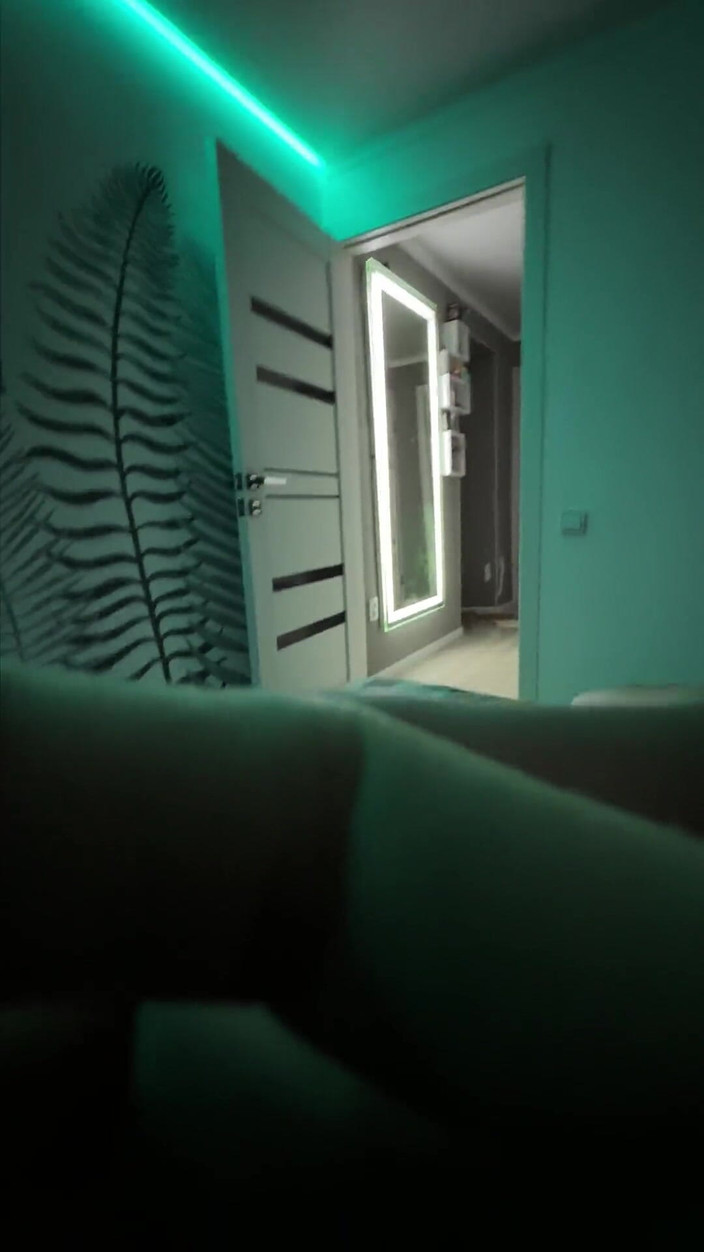 HomeVideoLive: Une fille baise son voisin et hurle le nom de...