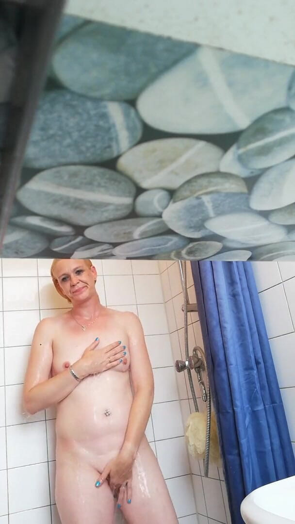 minoesje37: Duş whit litle oynuyor