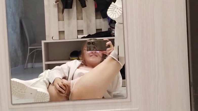 Nitosha: Ella chorreaba tan duro sus tetas sacudidas en primer plano...
