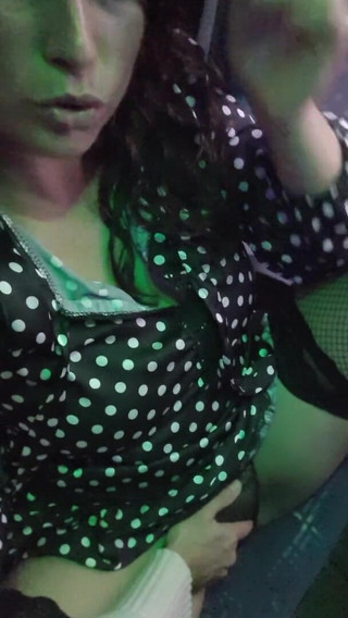 ExpressiaGirl: Šílená dívka z veřejného místního autobusu požádala, aby ji prstila!...