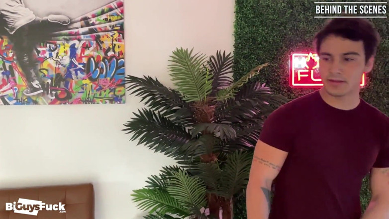 Bi Guys Fuck: Detrás de escena bi sesión de sexo