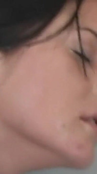 Awek si rambut coklat suka seks dan merasai zakar dalam pepek dan pantat basahnya