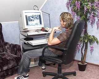 Deutsche Camgirls: Sarışın Alman nine genç adamla sikişiyor