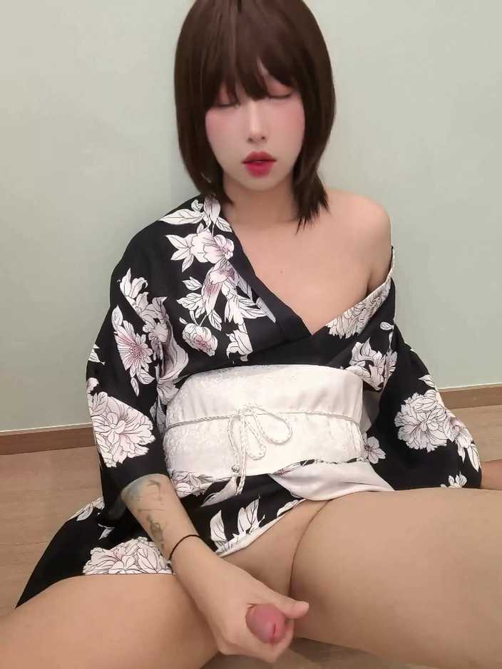 CD_XiXiouo: 그녀의 큰 자지를 연주하는 슈퍼 예쁜 아시아 레이디보이, 당신은 그녀의 큰 자지를 제공 할 것인가?