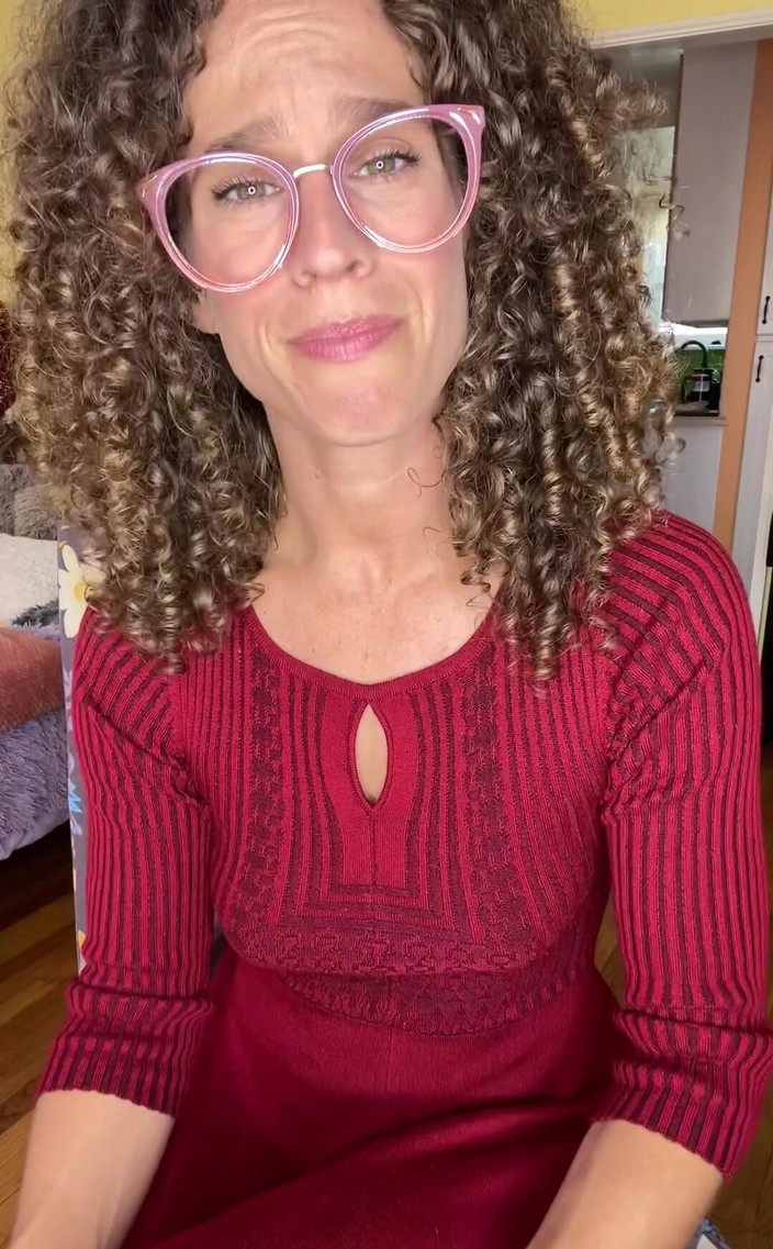 VibeWithMommy: キャンディが戻ってきて、とてもいたずらっ子だ!!彼女はどうしても自分を抑えられず、セラピストに会いに行き、結局何をしたか想像してみて