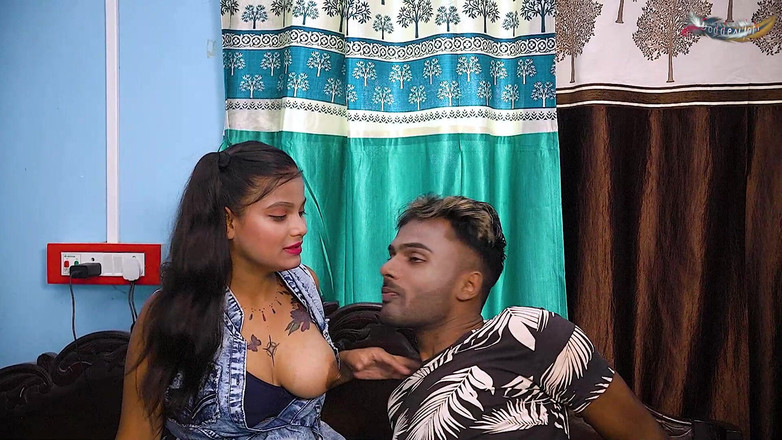 Desi Bold Movies: 德西处女学生与她的老师和她的朋友重口味啪，完整影片。印地语音频