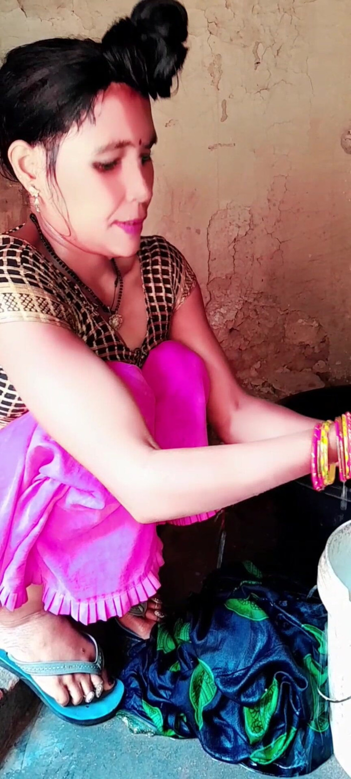 Renudbf: Bhabhi desa gimana caranya mandi?