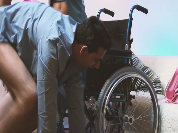 SEXUAL SIN: Sexy sestry scéna-1 dvě sestry v latexových šatech mají sex s...