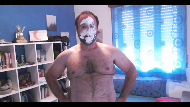 RAvingr4d4: Domme video, schuimtaart scheren en scheren op het gezicht