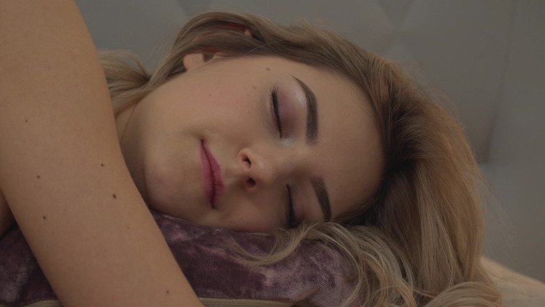 Teen Dreams: Eva Elfie lagi asik dengan lingerie seksi dengan kain sperma...