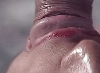 Chicks with Dix: Ebenový transsexuální zadek v punčochách hluboce provrtán jejím milencem