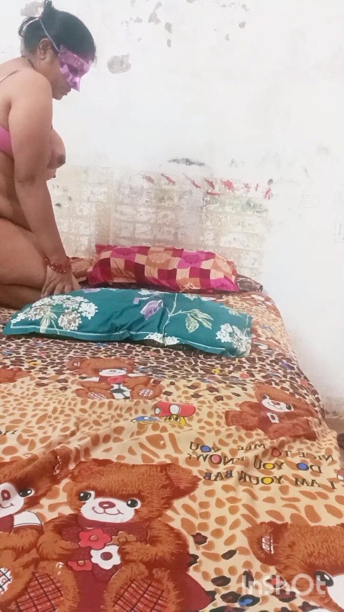 Bed: Hermosa indias ama de casa