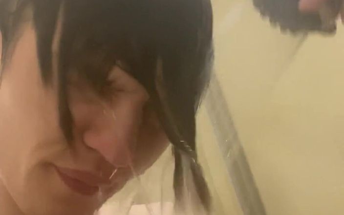 Rushlight Dante: Solo yo en la ducha intenta ser tan sexy