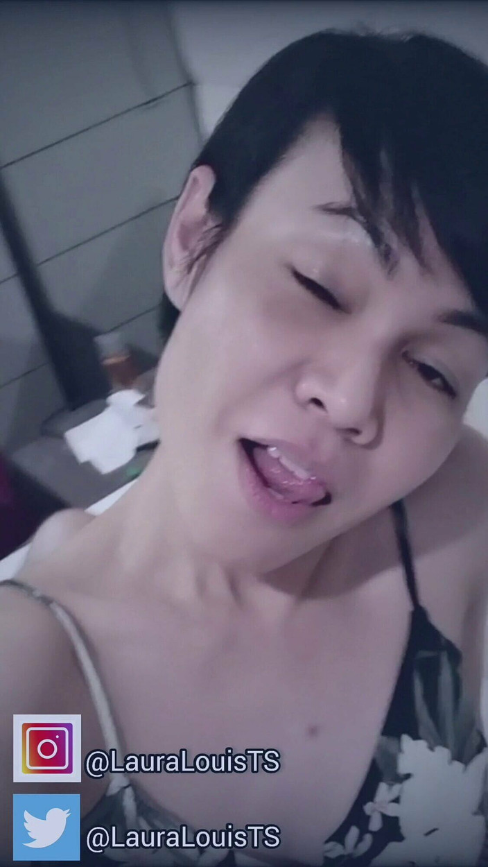 Laura Louis TS: Laura Louis TS bawi się ze sobą