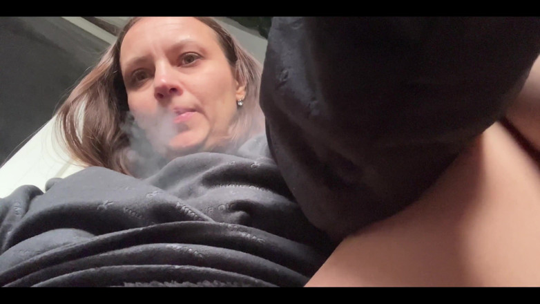 Crypto Mommy: Тебе нравятся мои длинные половые губы и моя писсинг-дырка??