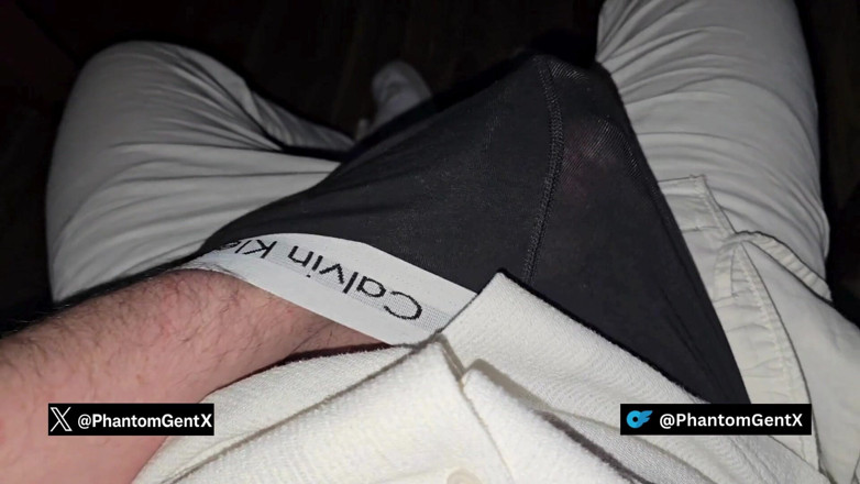 PhantomGentX: Alemão esfrega sua protuberância dura depois do trabalho - Ghostgentx