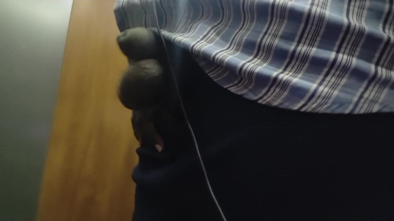 CarvingShovel: Tamil Boy Lift Hand Job