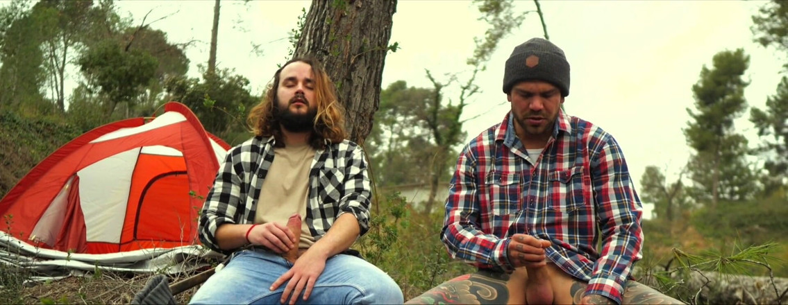 Juan Lucho Gay: Deux Amis Se Branlent Dans La forêt