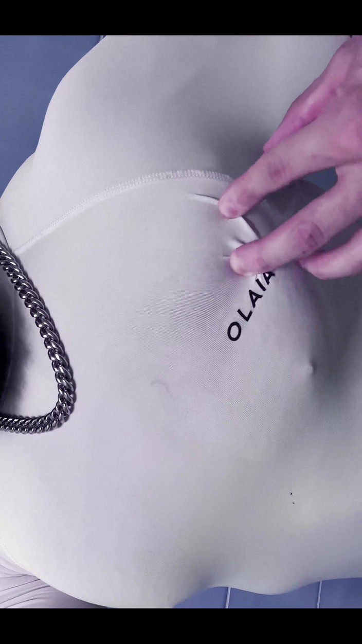 Mister Stone: Você pode ver essas linhas loucas através do pano fino