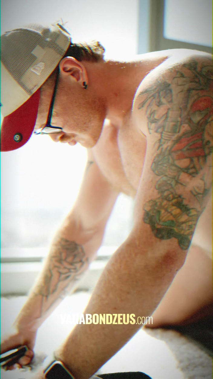 VagabondZeus - Erotic Filmmaker: Австралийский Медведь Играет С Машиной Для Траха Над Melbourne Skyline