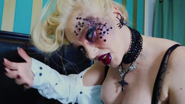 Goddess Celine: 자지를 빨고 따먹히는 거유녀