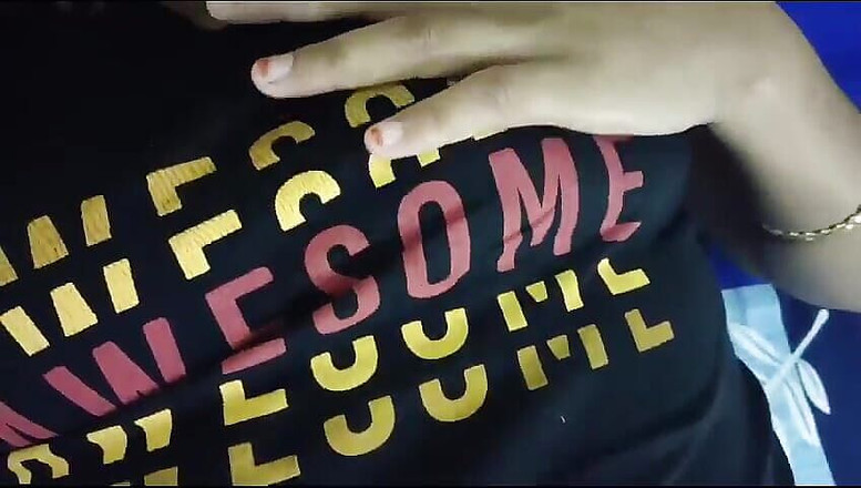 Sumi_couple_lesbian: Stora bröst pressar Desi Girl Video