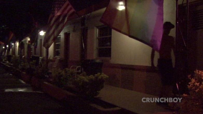 Gaybareback: Doi tineri heterosexuali sunt supți de un bărbat gay