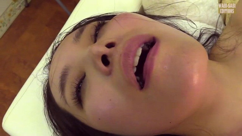 Wabi-Sabi Editions: Ciemny salon. Ran wpada w pułapkę niekończącej się przyjemności tabu....