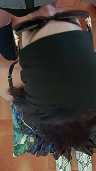 MILF-Blowjob-Perspektive und Spermashot mit Sonnenbrille