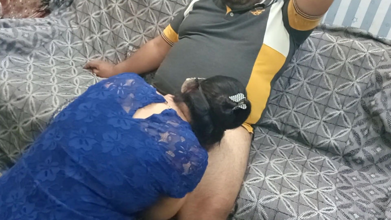 aliabegum: Suster malayali lagi asik pijat kontol besar yang berujung ngocok...
