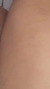 熟女与她巨大的光滑阴户