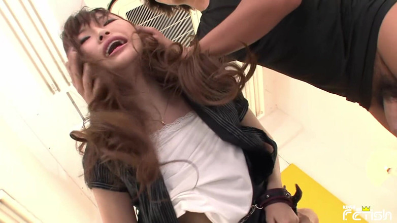 Pure Japanese adult video ( JAV): Garota japonesa recebe sua boceta peluda destruída e gozada dentro...