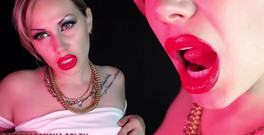 Goddess Misha Goldy: 나는 당신의 머리에 깊숙이 침투하고 영원히 거기에 머물 것입니다! 내 입술은 너의 영혼에 그들의 빨간 흔적을 영원히 남겨줄 것이다! 내 눈