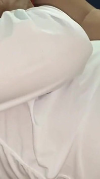 I Got a Sexy Stepmother with Big Breasts to Give Me a Handjob While She Breastfed Me, She Made Me Ejaculate Quickly Because of H
