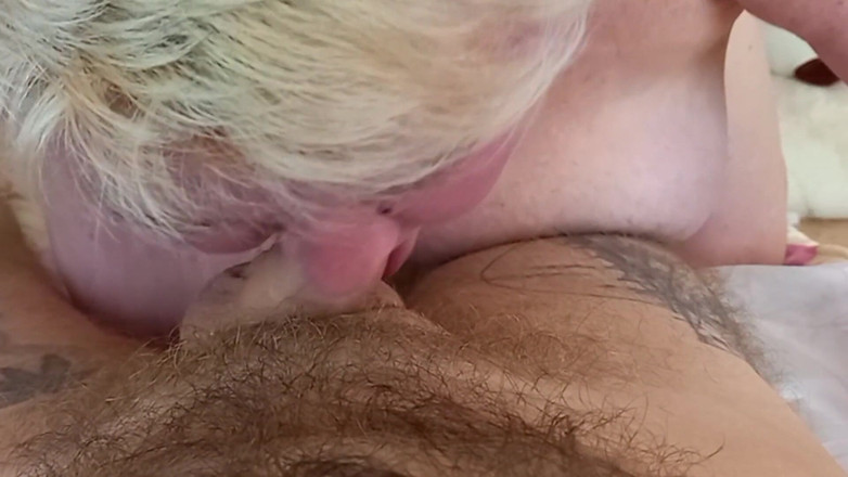 Zona901: Sexy sperma vytéká z mé velké kundičky na jeho ptáka