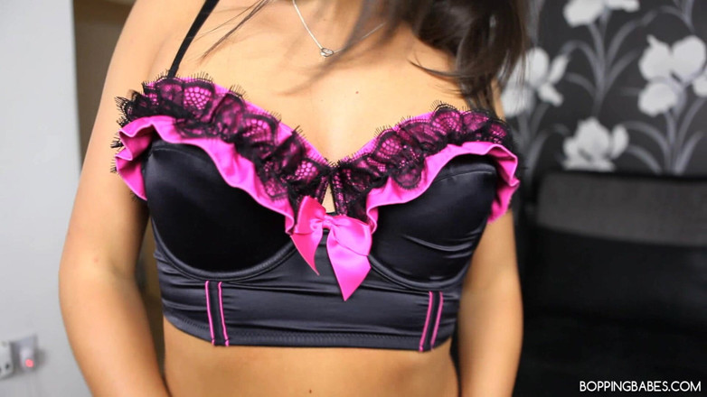 Bopping babes: Simone - trabajo de pelar