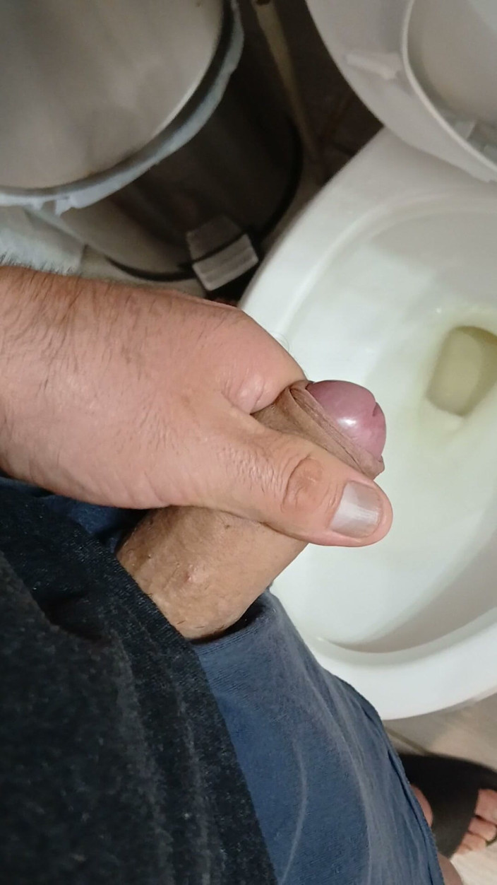 VERGA CON LUNAR: Pissing and Jerking off.