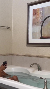 Bts - una cita de baño: Mena Carlisle