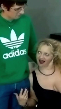 Madura francesa milf mostrando sus habilidades para chupar la polla