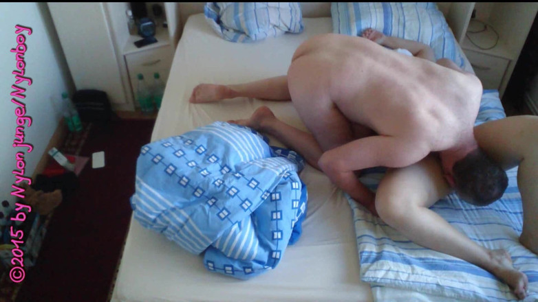 NylonjungeCarmen: Geile nachbarin ist pawed 1
