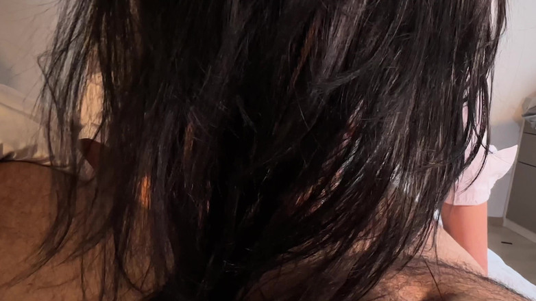 Sofie: 침대에서 바로 다리를 벌려달라고 부탁해