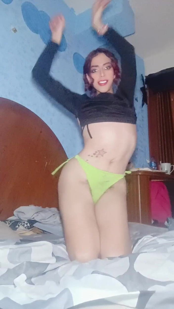 Femboy from Colombia: Kami di sini untuk melayani Anda