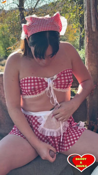 Sexy Gingham-mädchen wird geritten und bekommt draußen auf der farm einen creampie teil 1