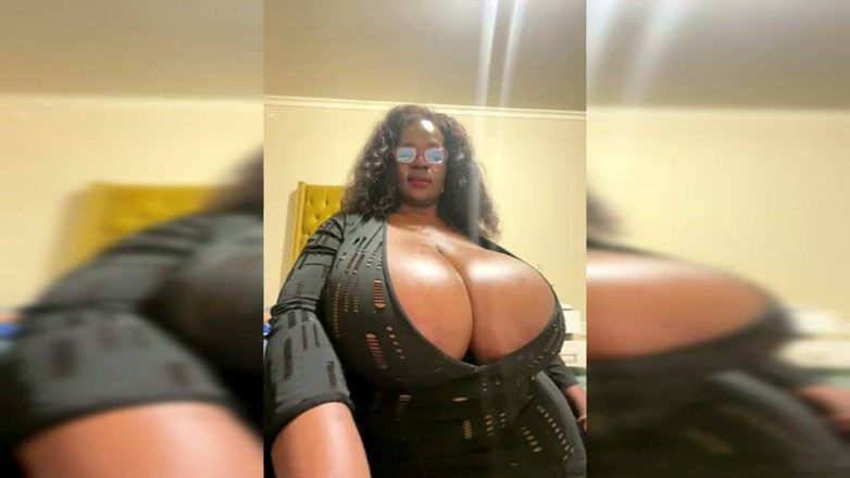 Legendary Booty Overdose: Donnona nera gioca con le tette