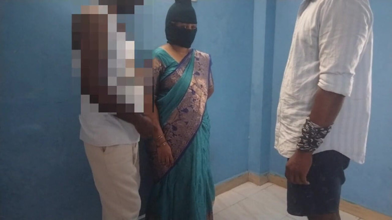 Tamil lesbian: Bini saya Seks Dengan Bos Saya. Seks bertiga panas