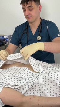 Enfermera Bunny recibe un examen ginecológico multi ángulo