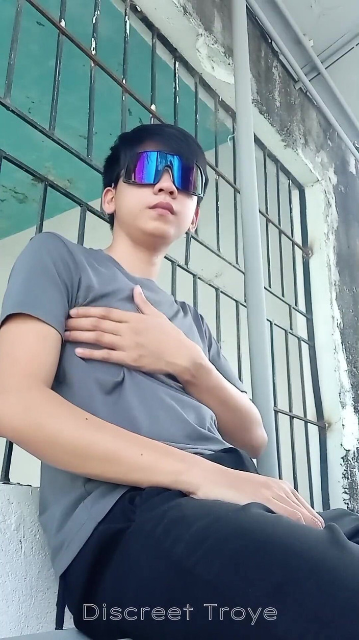 Troye_AsianPinoy: Hübsche pinoy masturbiert in verlassenem haus - Daks Jakol